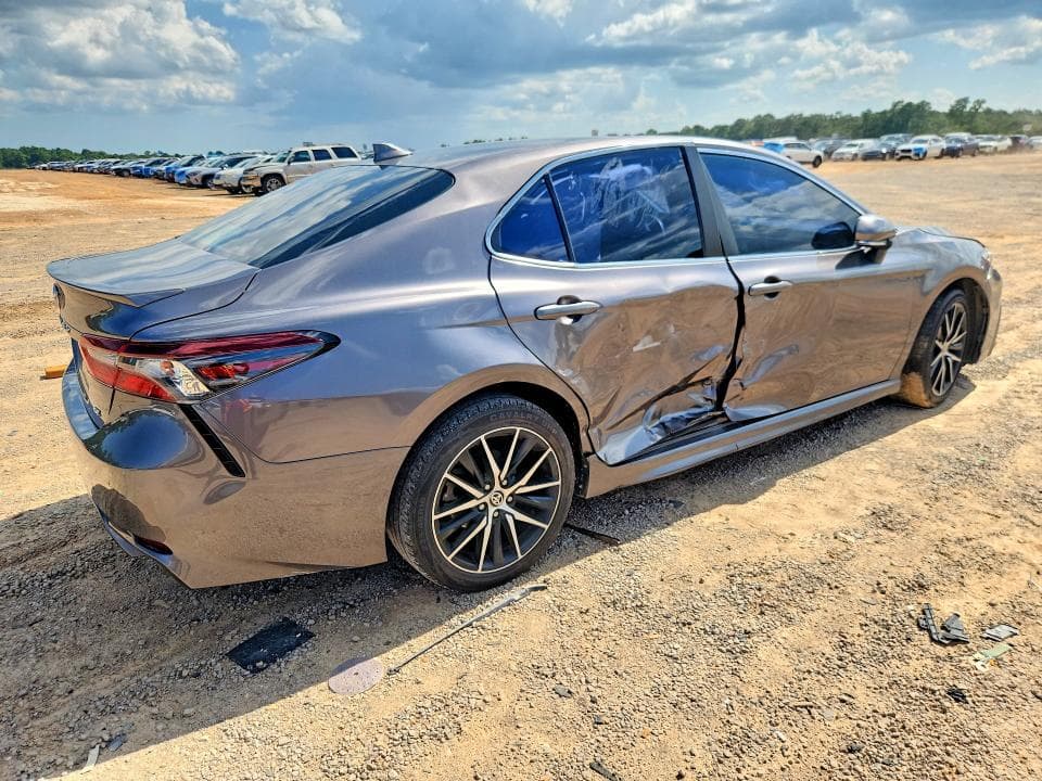 2021 TOYOTA CAMRY SE 3