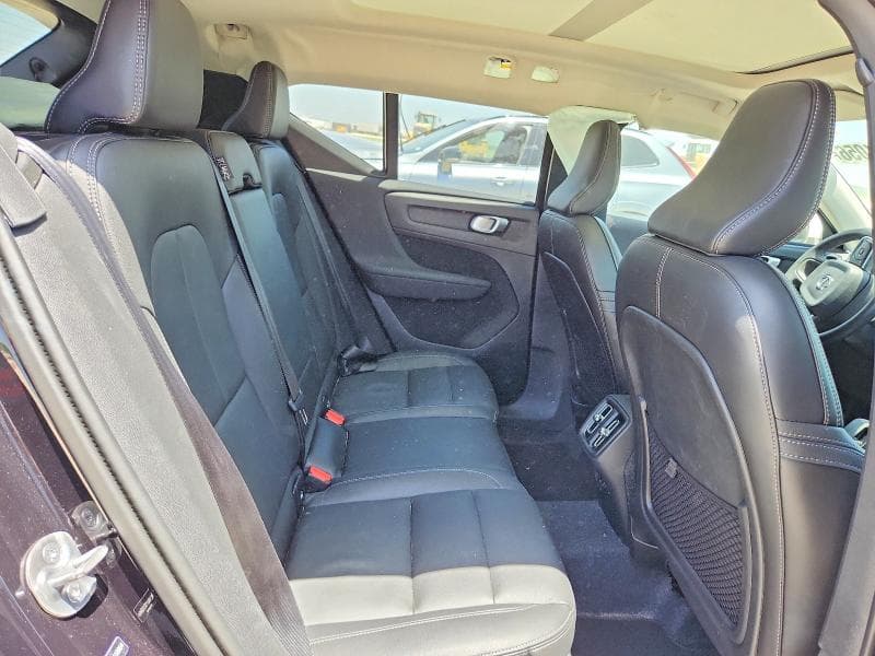 2025 VOLVO XC40 CORE 10