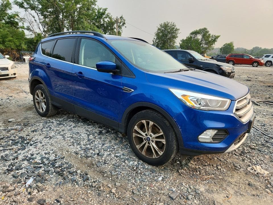 2017 FORD ESCAPE SE 4