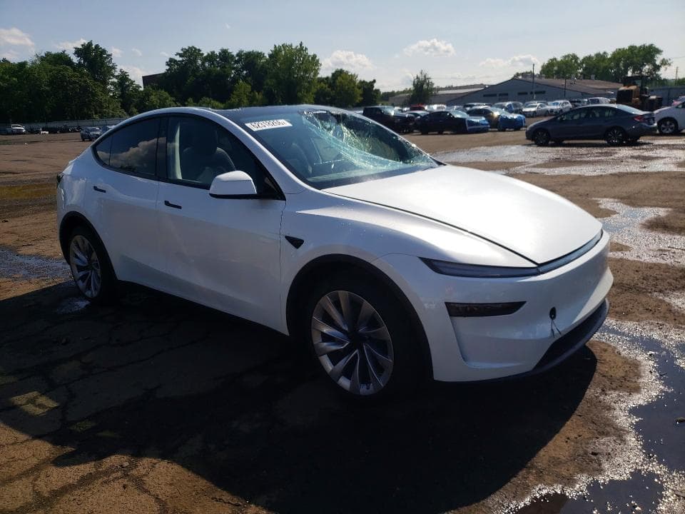 2026 TESLA MODEL Y 4