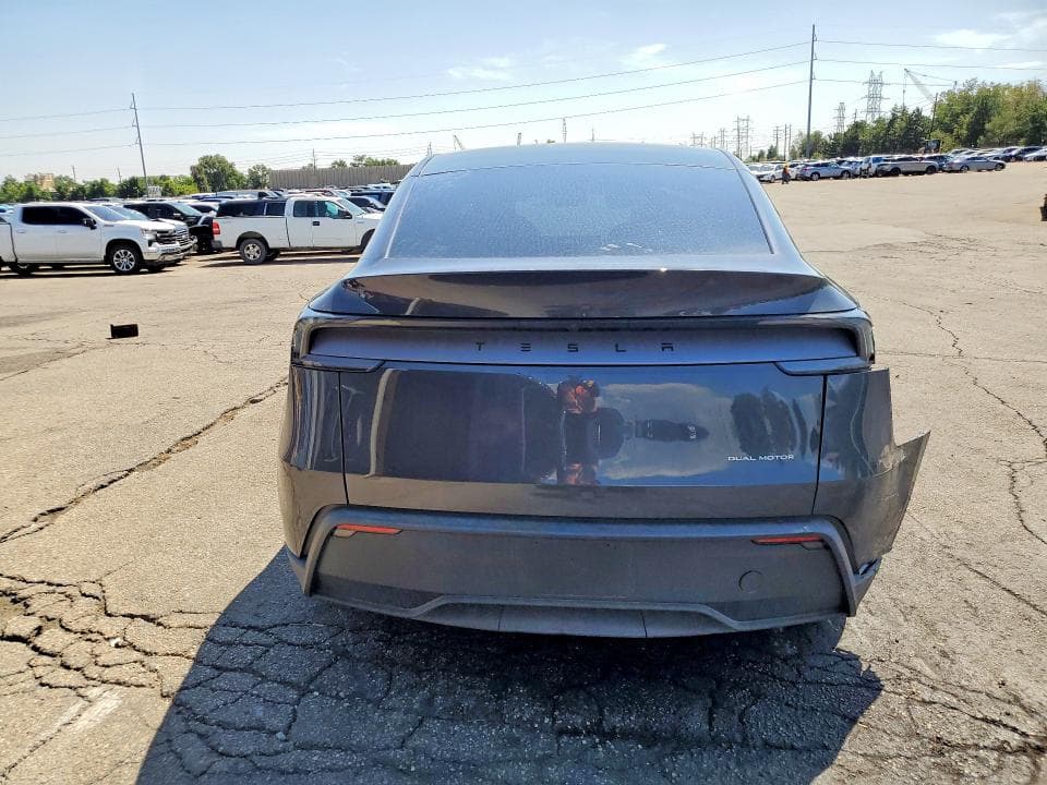 2026 TESLA MODEL Y 6