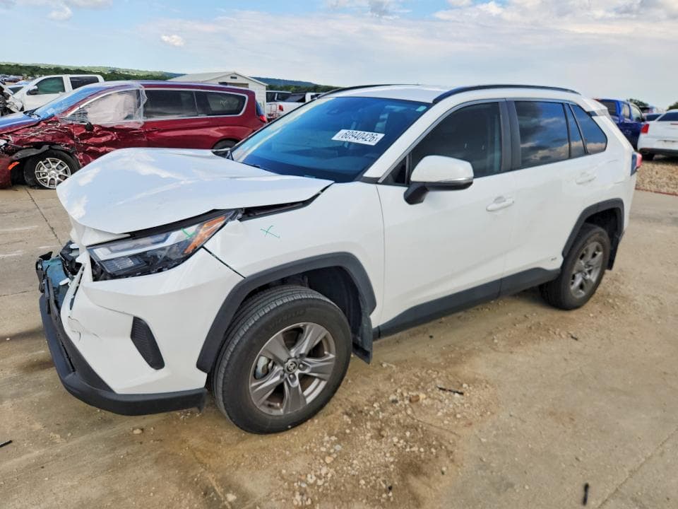 2024 TOYOTA RAV4 HYBRID XLE