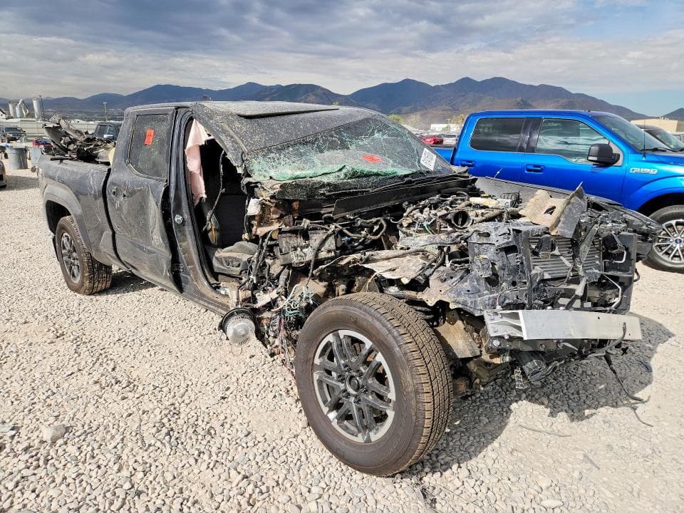 2025 TOYOTA TACOMA TRD SPORT 4