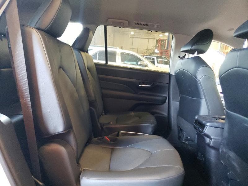 2025 TOYOTA GRAND HIGHLANDER HYBRID XLE 11