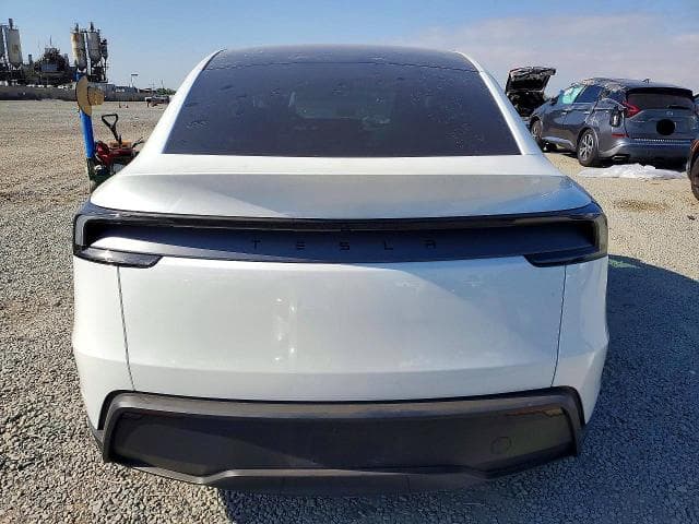 2026 TESLA MODEL Y 6