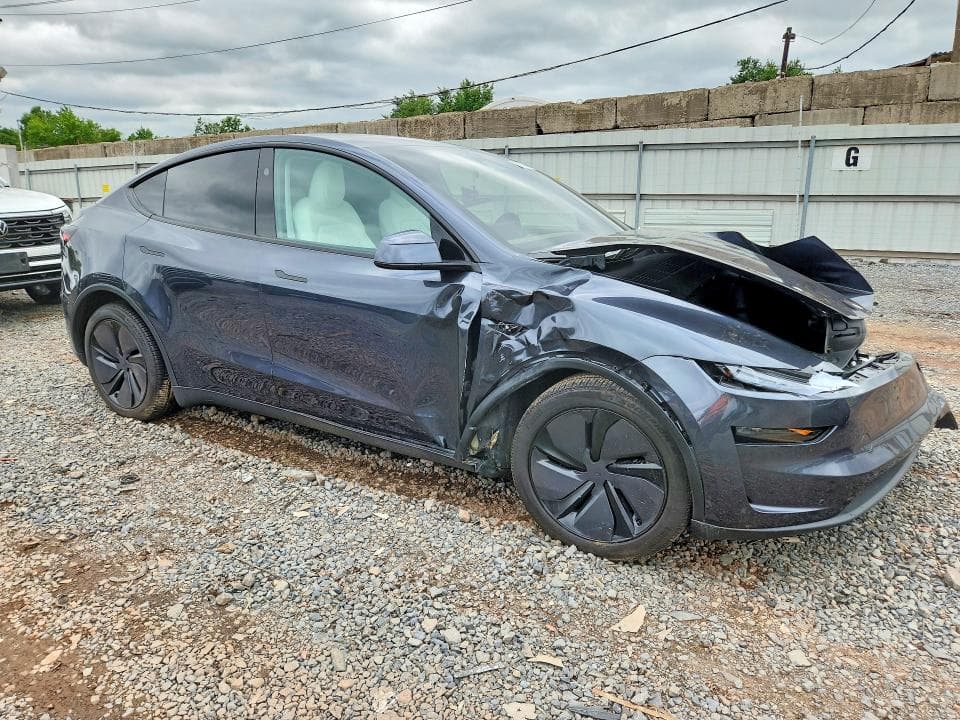 2026 TESLA MODEL Y 4