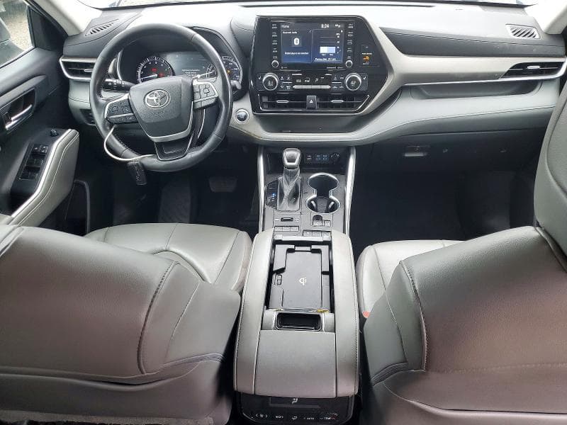 2022 TOYOTA HIGHLANDER XLE 8