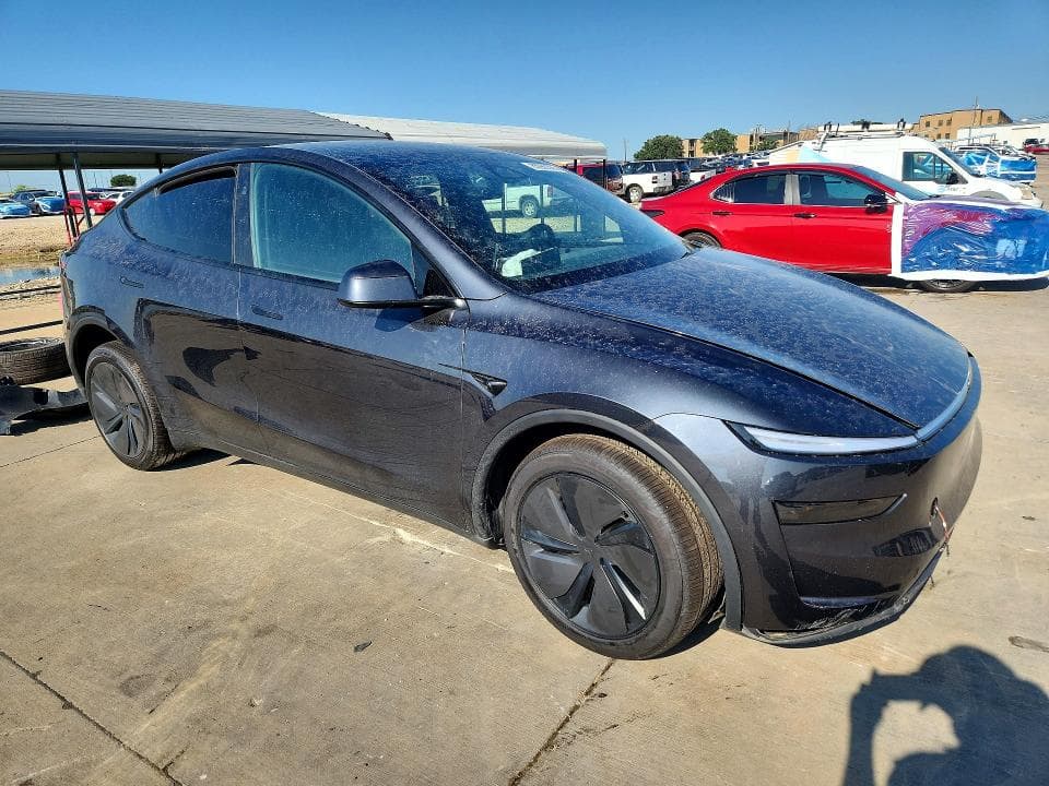 2026 TESLA MODEL Y 4