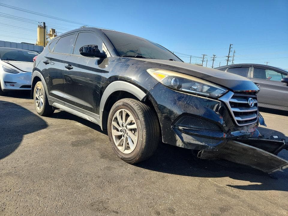 2017 HYUNDAI TUCSON SE 4