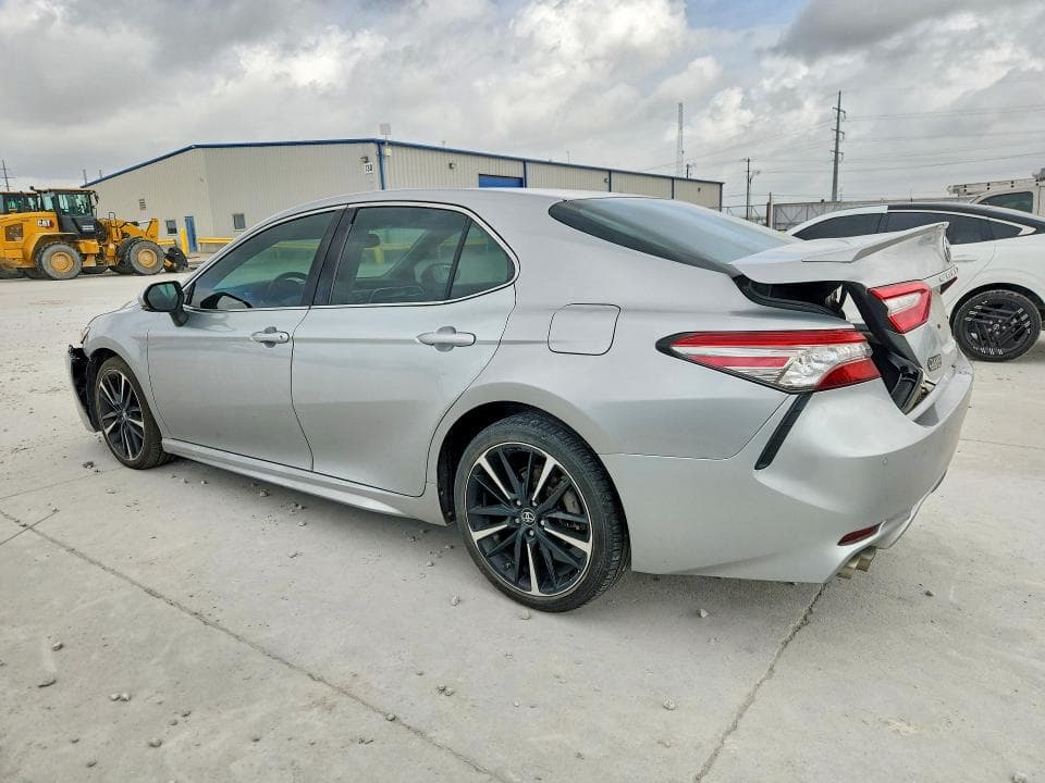 2018 TOYOTA CAMRY XSE 2