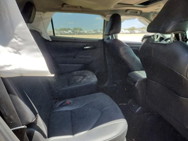 2020 TOYOTA HIGHLANDER XLE 10