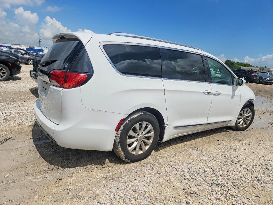 2018 CHRYSLER PACIFICA TOURING L 3
