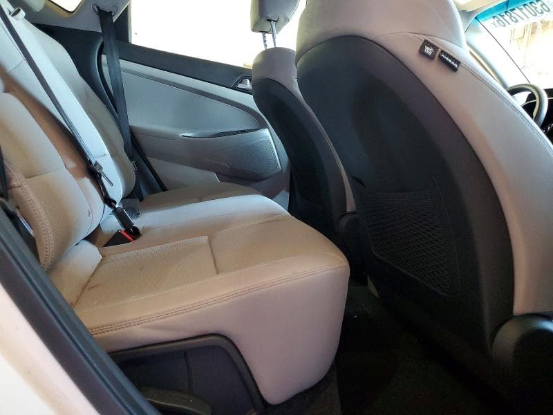 2020 HYUNDAI TUCSON SE 11
