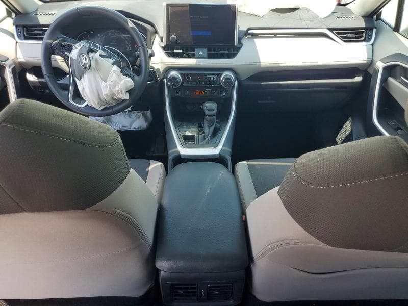 2025 TOYOTA RAV4 XLE 8