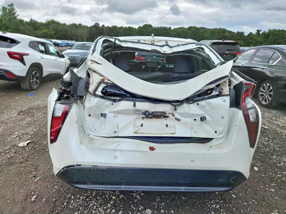 2018 TOYOTA PRIUS TWO 6