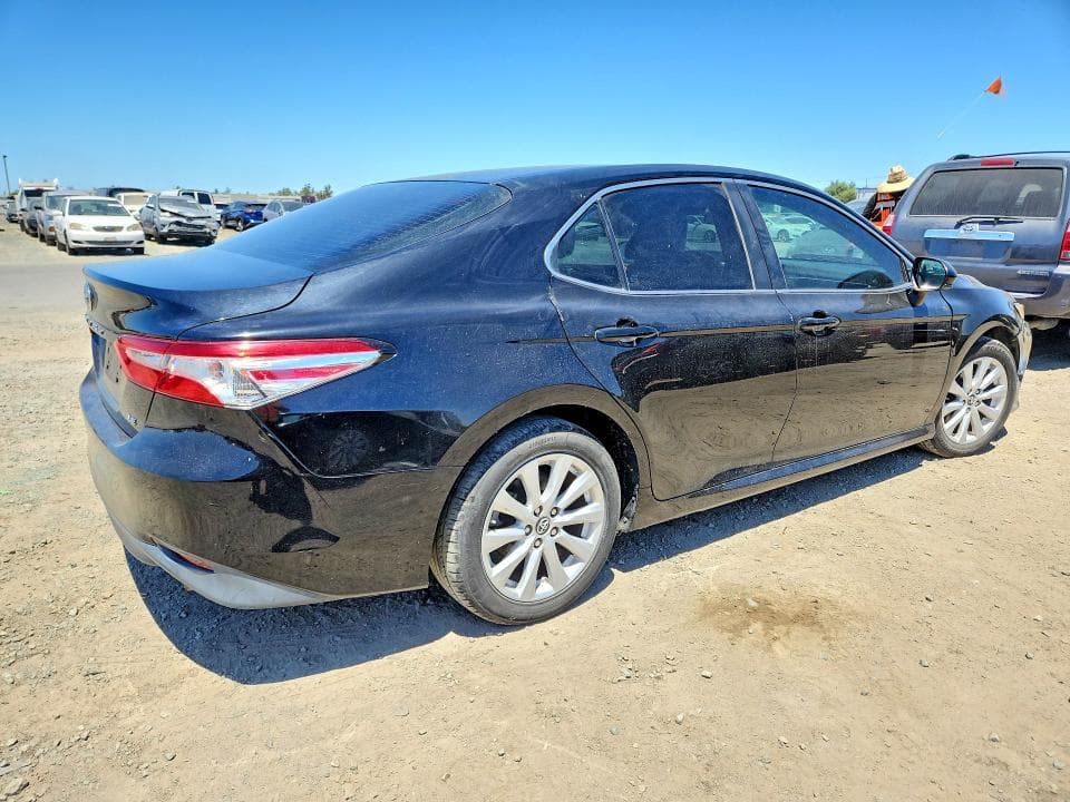 2018 TOYOTA CAMRY LE 3