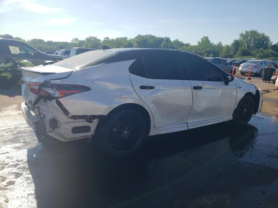 2021 TOYOTA CAMRY XSE 3