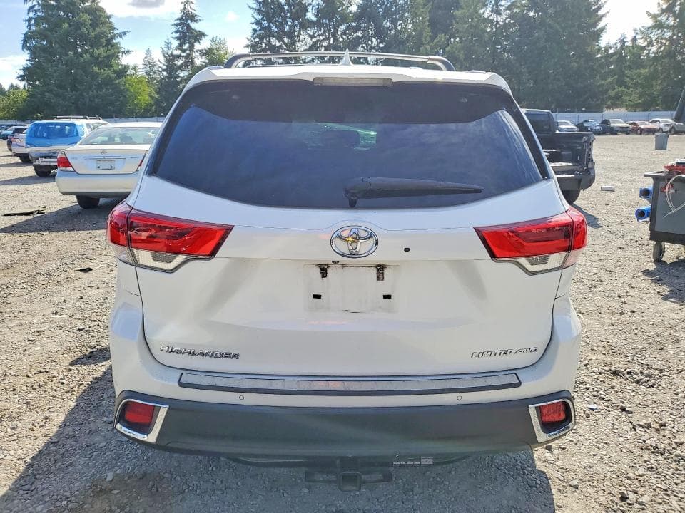 2017 TOYOTA HIGHLANDER LIMITED 6