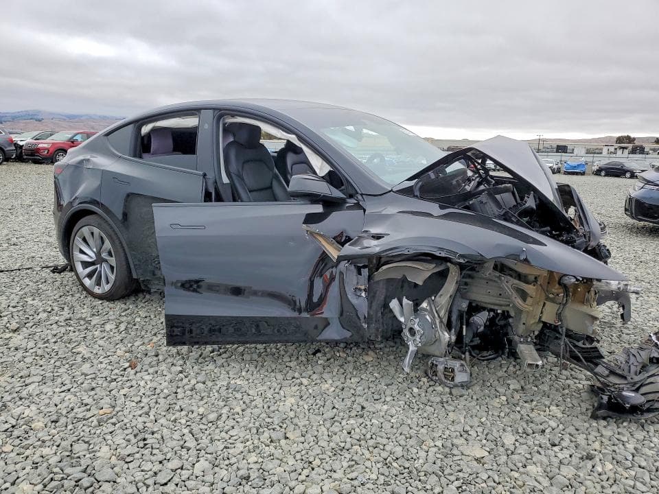 2026 TESLA MODEL Y 4