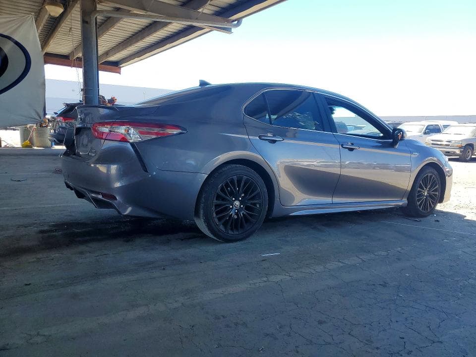 2020 TOYOTA CAMRY SE 3