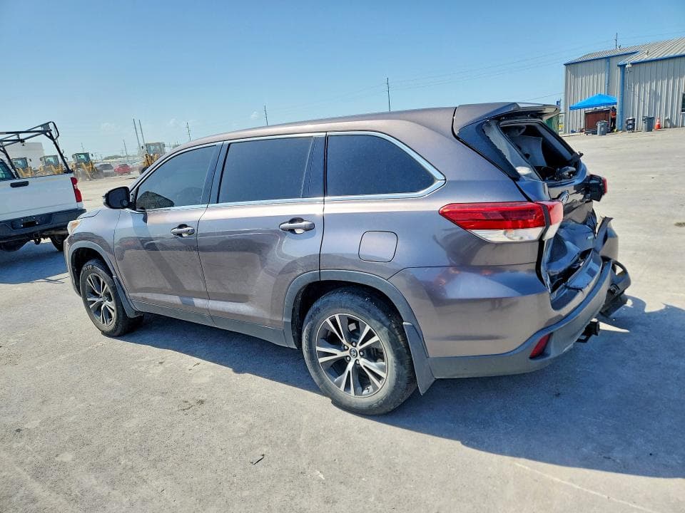 2019 TOYOTA HIGHLANDER LE 2