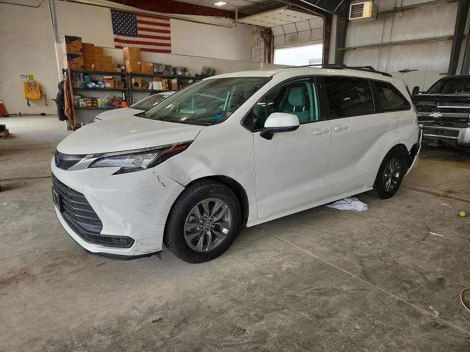 2023 TOYOTA SIENNA LE - 1