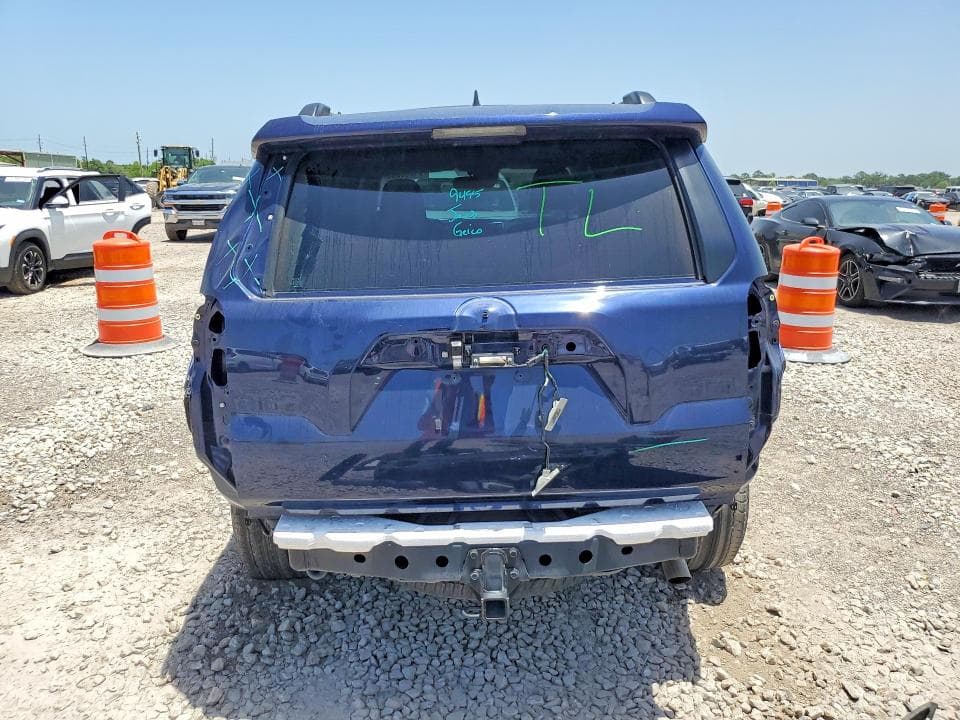 2022 TOYOTA 4RUNNER SR5 6