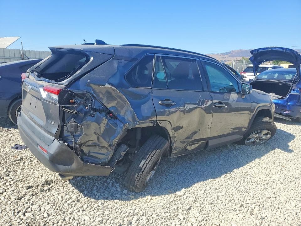 2021 TOYOTA RAV4 XLE 3