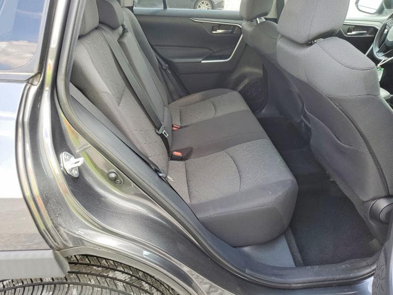 2021 TOYOTA RAV4 XLE 10