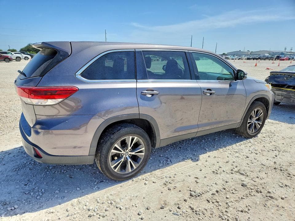 2019 TOYOTA HIGHLANDER LE 3