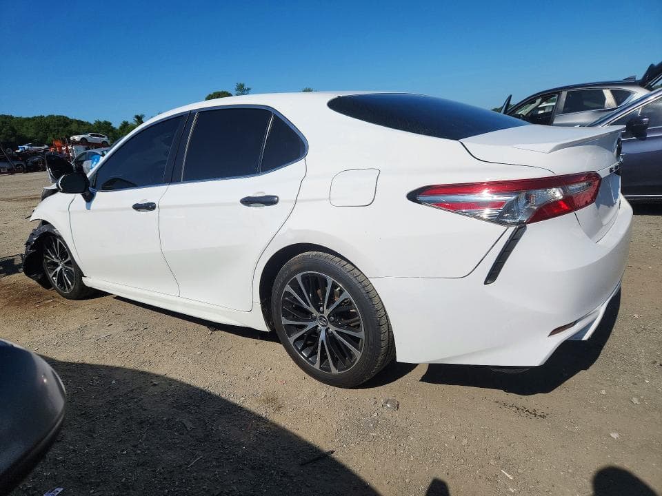 2018 TOYOTA CAMRY SE 2