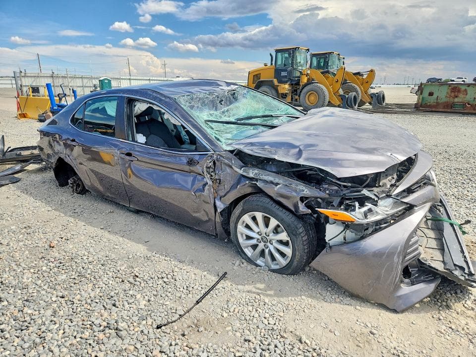 2018 TOYOTA CAMRY LE 4