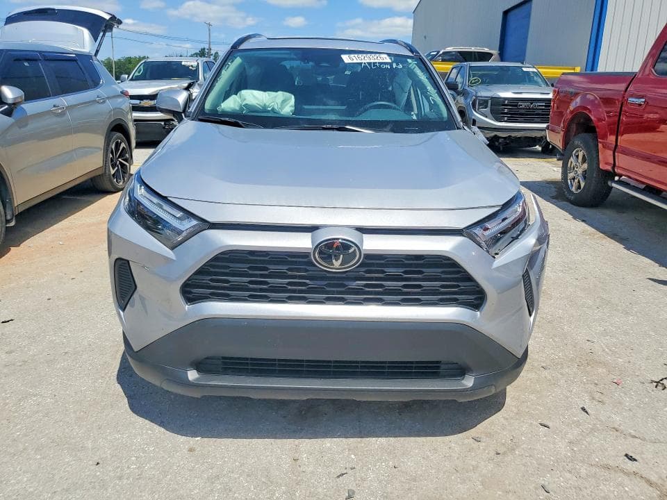 2025 TOYOTA RAV4 XLE 5