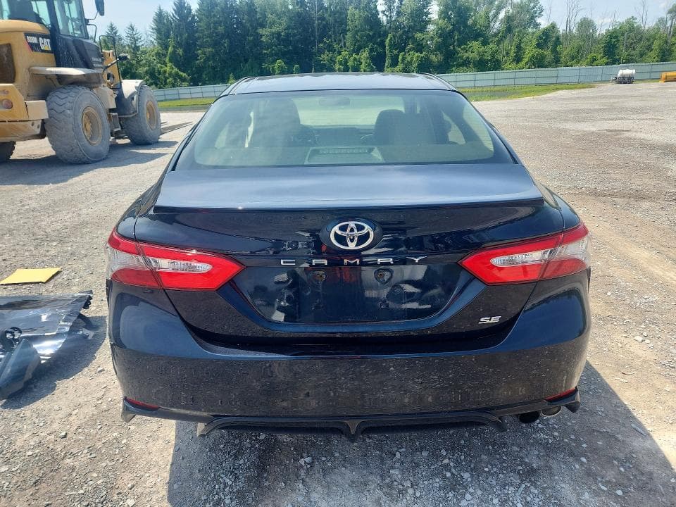 2018 TOYOTA CAMRY SE 6