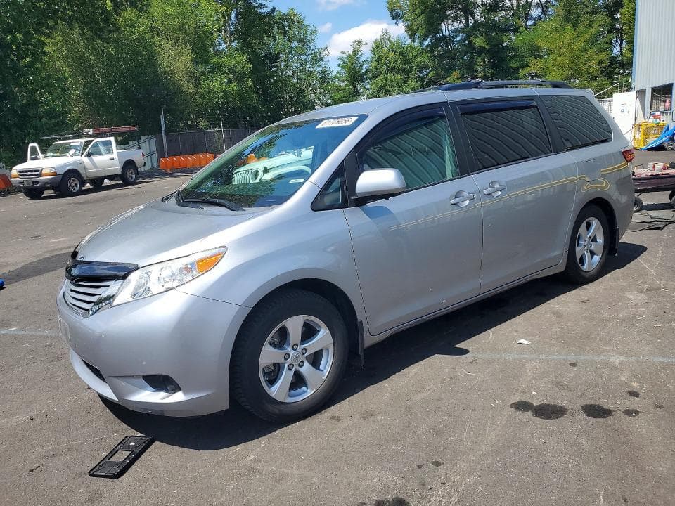 2017 TOYOTA SIENNA LE