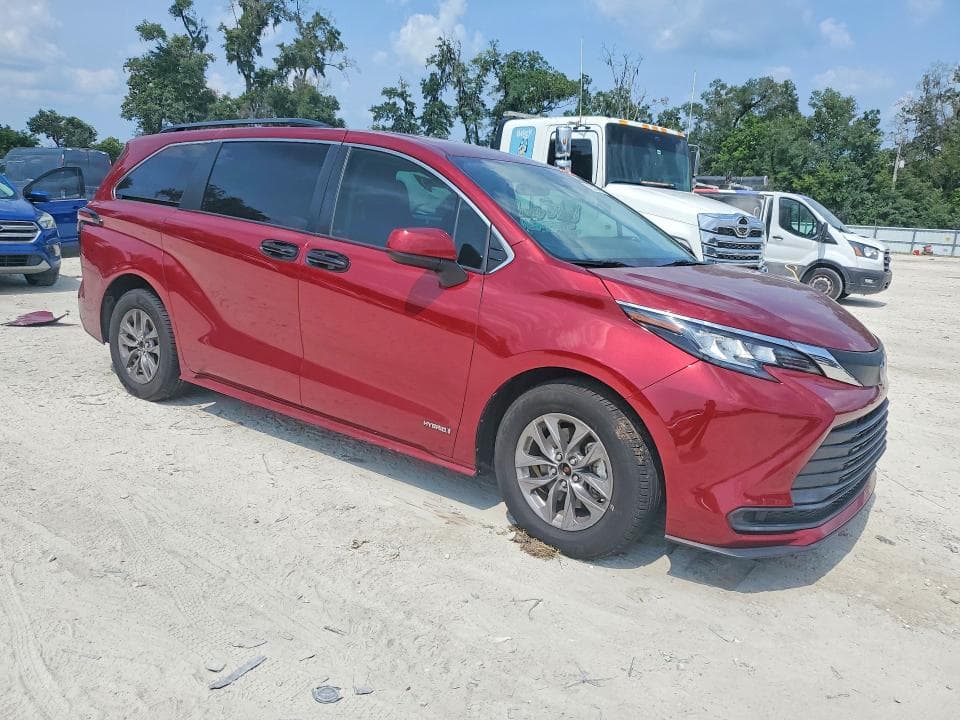 2021 TOYOTA SIENNA LE 4