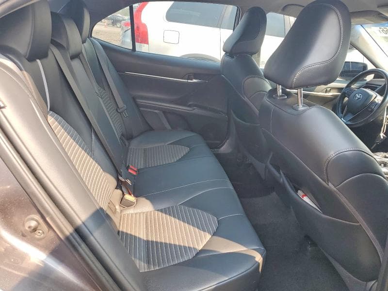 2020 TOYOTA CAMRY SE 10