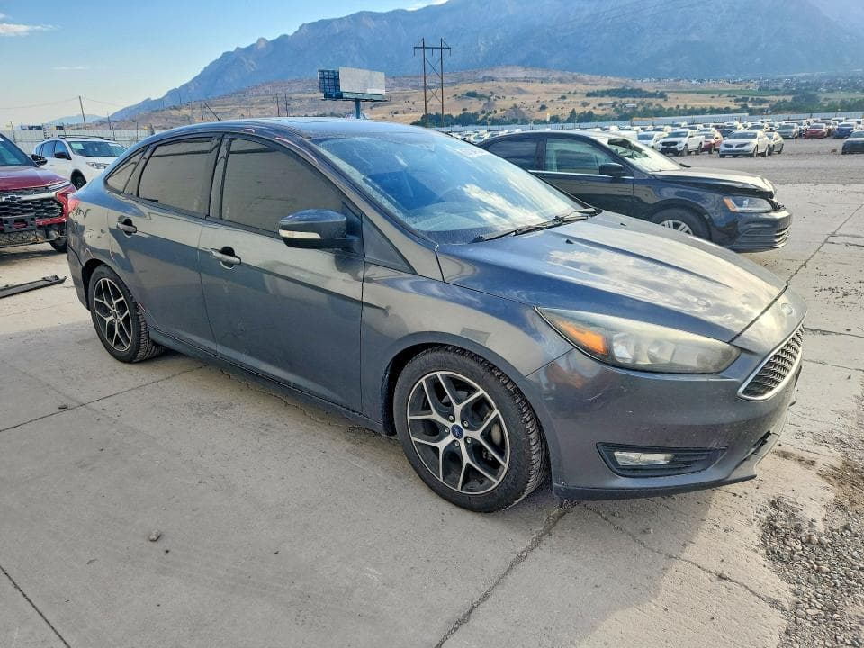 2017 FORD FOCUS SEL 4