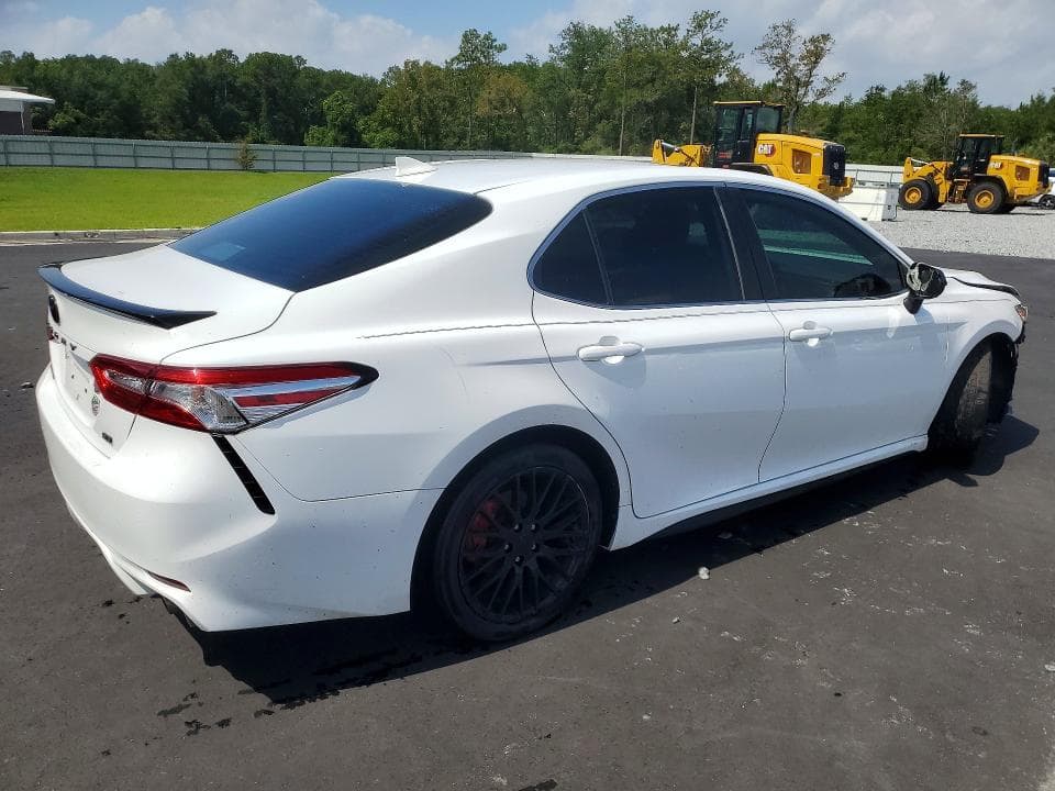 2020 TOYOTA CAMRY SE 3
