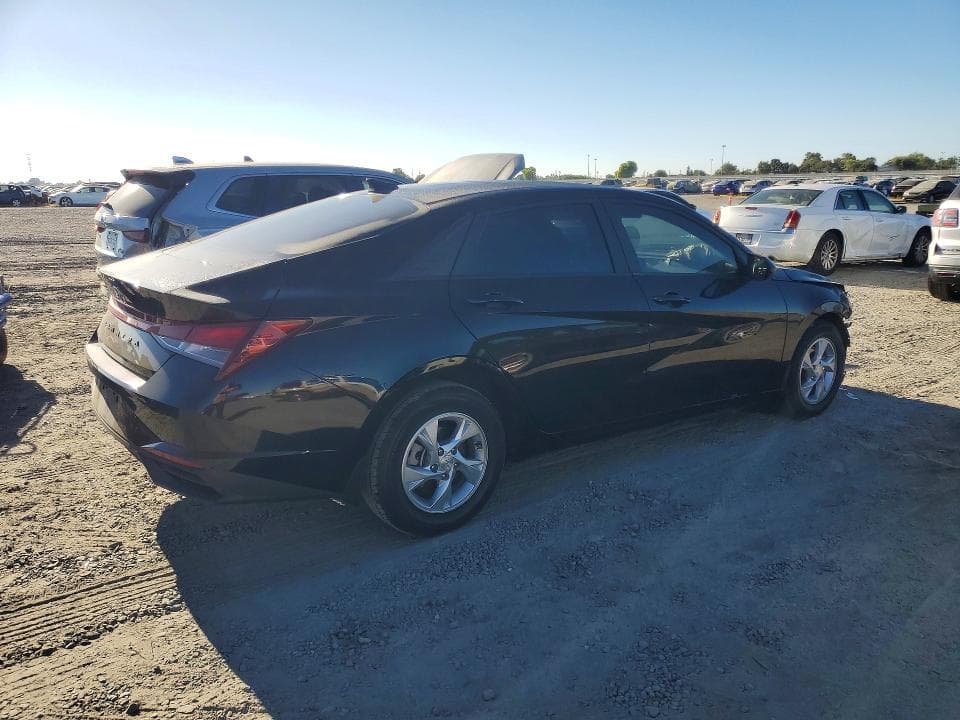 2023 HYUNDAI ELANTRA SE 3