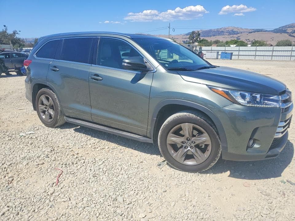 2018 TOYOTA HIGHLANDER 4