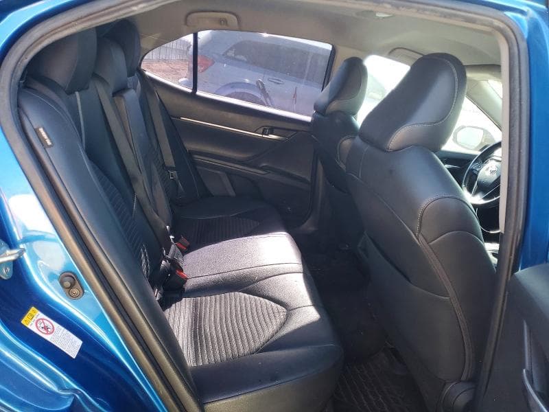2019 TOYOTA CAMRY SE 10