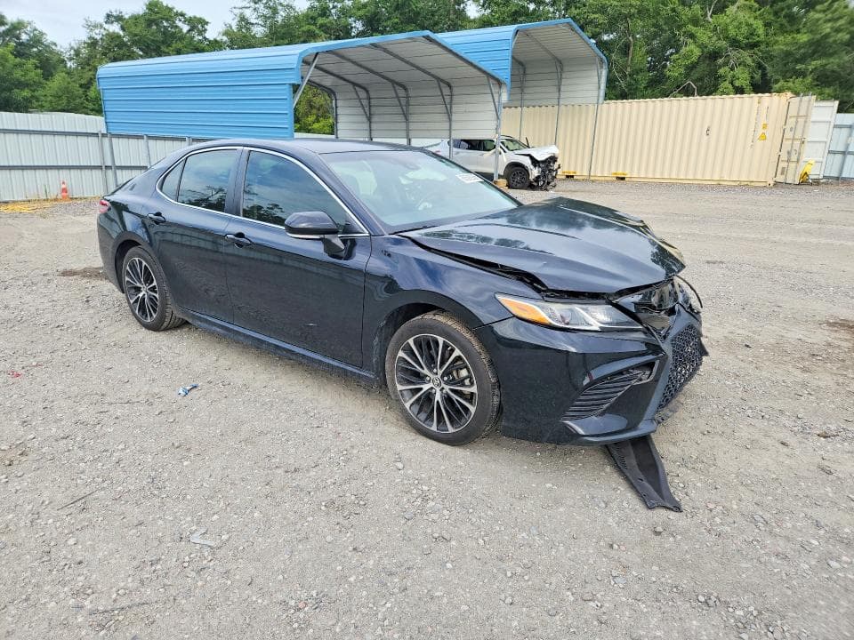 2018 TOYOTA CAMRY SE 4