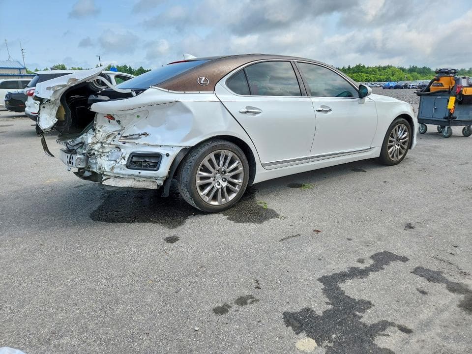 2017 LEXUS LS 460 3