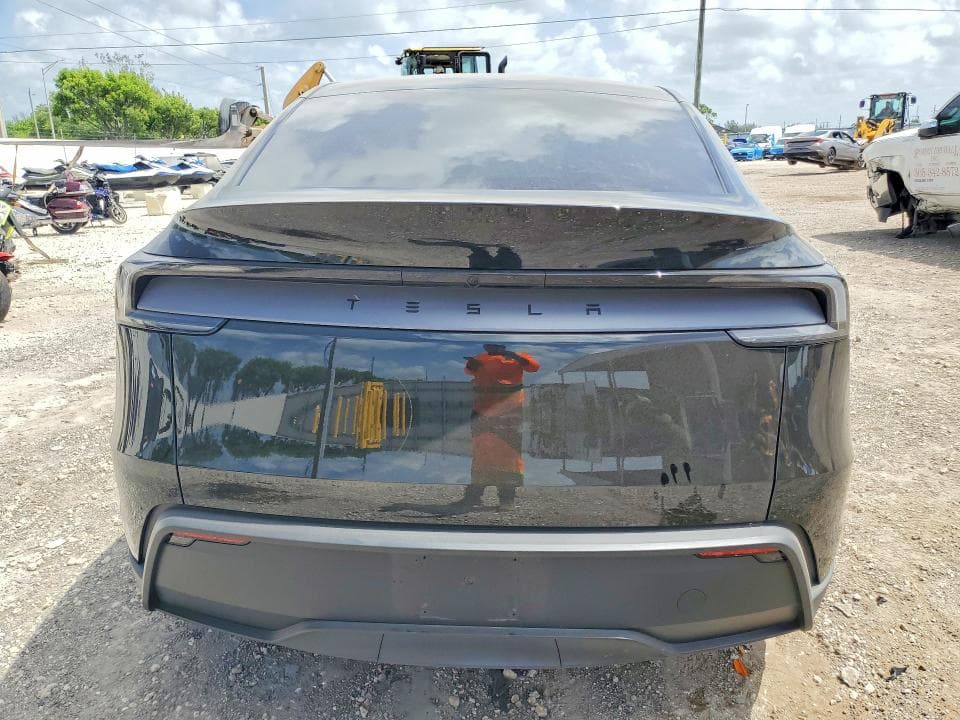 2026 TESLA MODEL Y 6