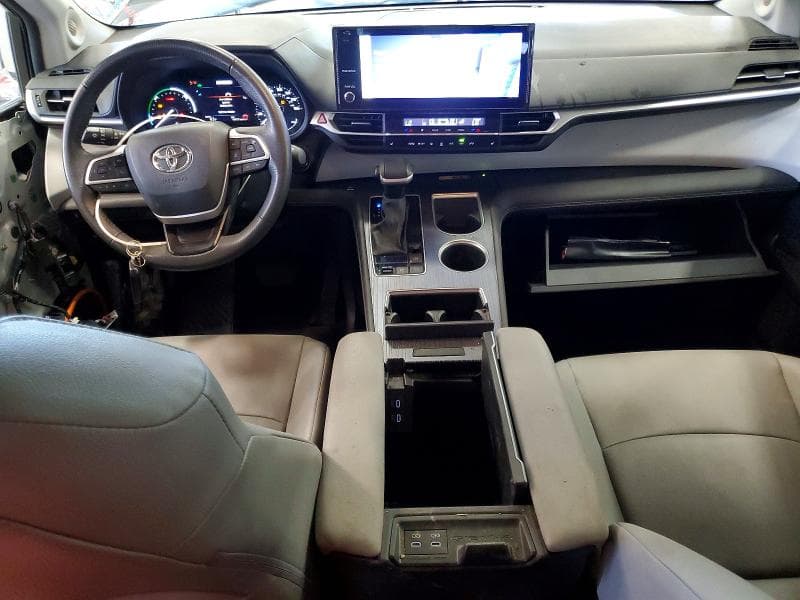 2025 TOYOTA SIENNA XLE 7-PASSENGER 8