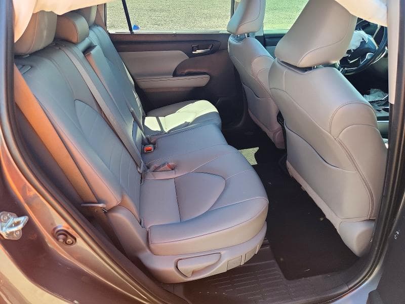 2022 TOYOTA HIGHLANDER XLE 11
