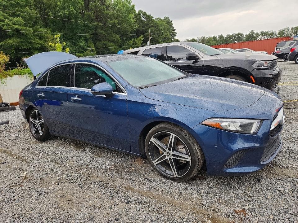 2022 MERCEDES-BENZ A 220 4