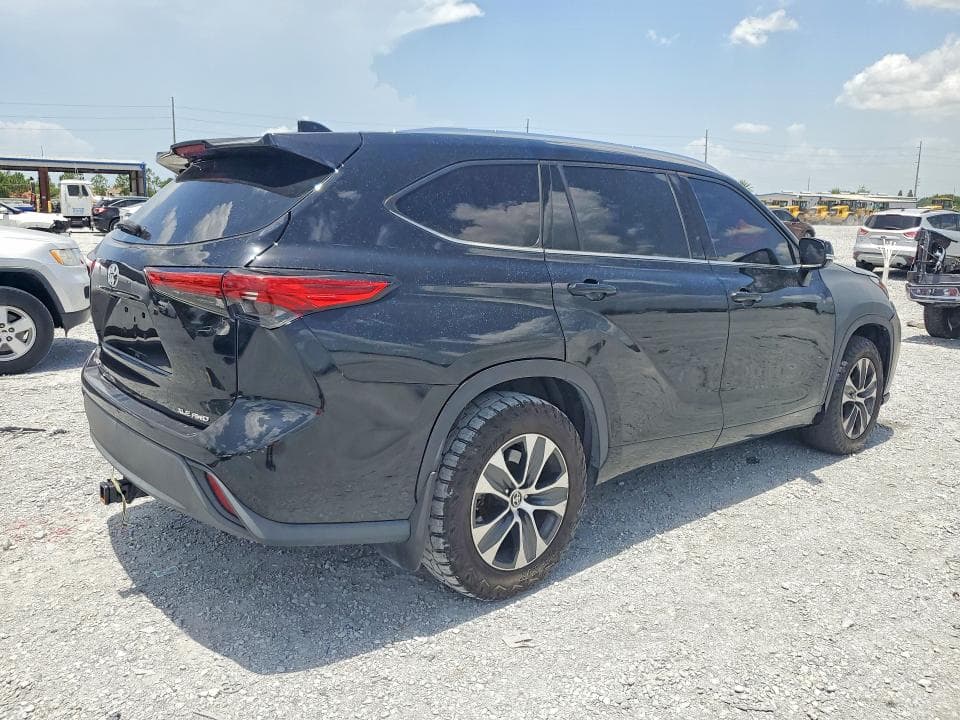 2021 TOYOTA HIGHLANDER XLE 3