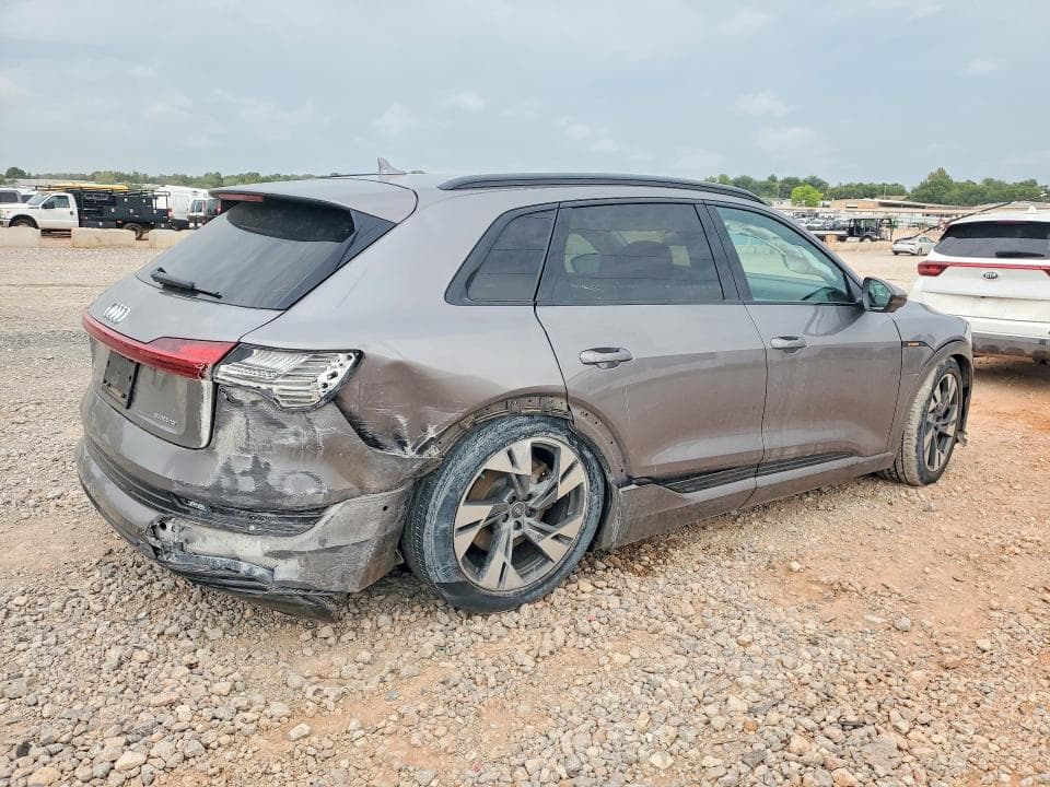 2022 AUDI E-TRON PREMIUM 3